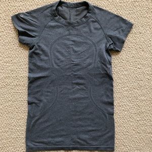 Lululemon Tech Short Sleeve Size 4